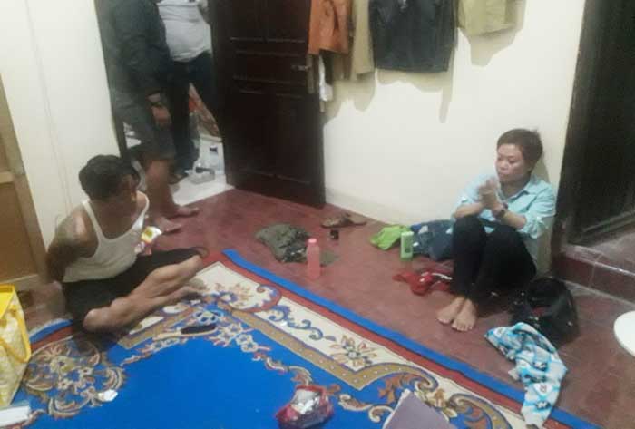 Direktur Yayasan Bina Bangsa Nusantara Endah Susilowati saat digerebek.