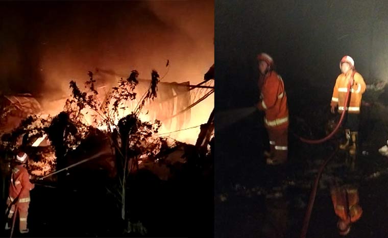 Kondisi PT. Panjimas Textile saat terbakar dan petugas berupaya memadamkan api. foto: ist.