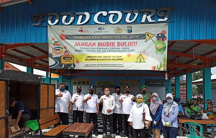 Tampak para petugas operasi pasar yang telah selesai melaksanakan tugasnya.