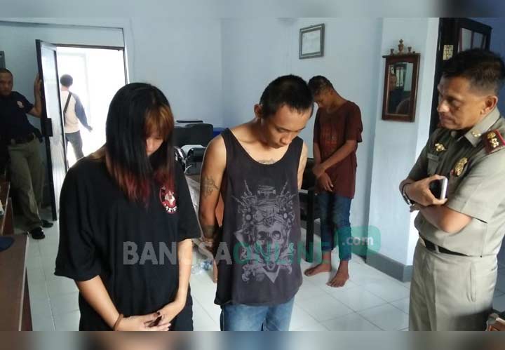 Satpol PP Jombang Amankan 3 Anjal di Rumah Kosong, Dua di antaranya Diduga Sedang Hohohihe