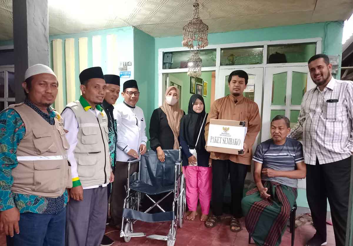 Wali Kota Probolinggo Bantu Korban Pohon Tumbang