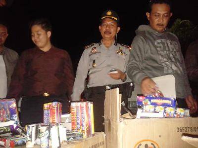 Angkut 10 Ribu Mercon, Sopir Diamankan Polisi