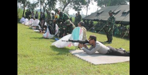 Jalin Silaturrahmi, TNI dan Polisi Gelar Latihan Menembak Bersama