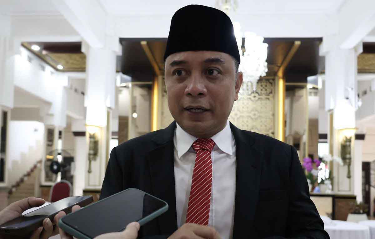 Dukung Pengoperasian Taksi Listrik, Wali Kota Surabaya Sebut Warga Lokal Wajib Jadi Tenaga Kerja