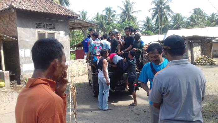 Ratusan nelayan masih berkumpul di tiga lokasi.