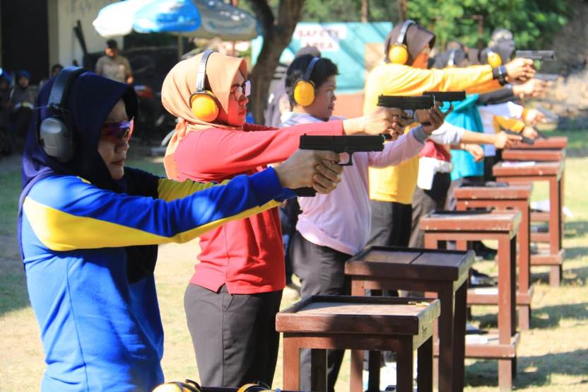Karo SDM Polda Jatim Buka Lomba Menembak HUT Polwan