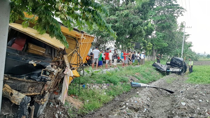 Ngebut, Pikap Tabrakan Adu Banteng dengan Truk di Rengel Tuban, Sopir Tewas