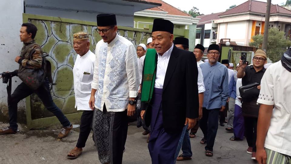Foto Bersama Sandiaga Uno Viral, Tapi Kiai Asep Dukung Jokowi-Ma'ruf Amin