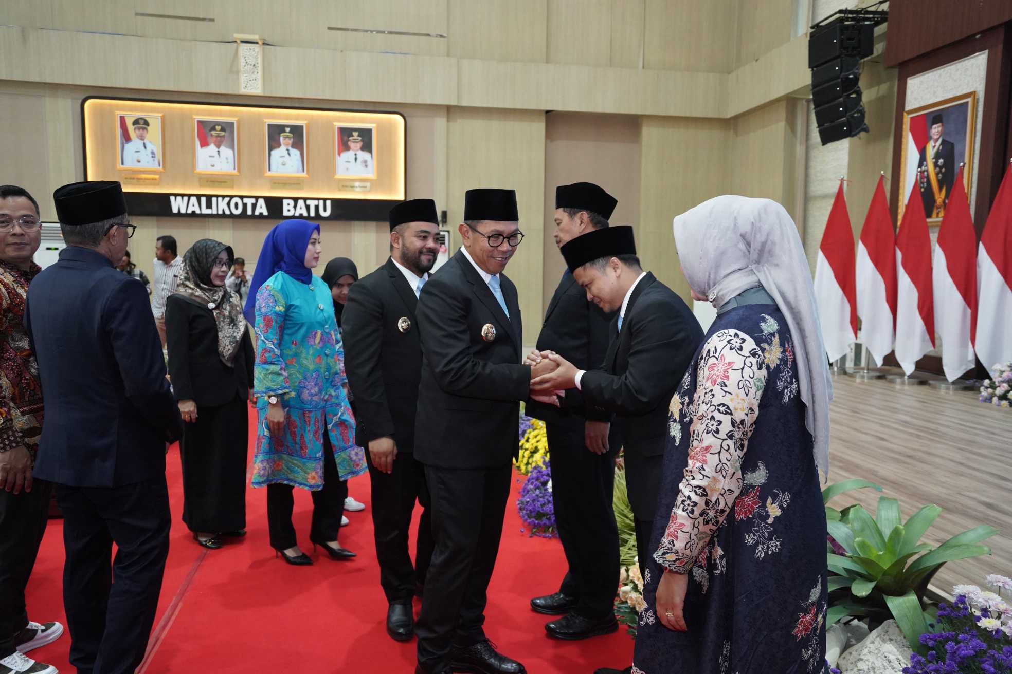Wali Kota Batu Lantik Dewas dan Direksi Perumdam Among Tirto Masa Bhakti 2025-2030