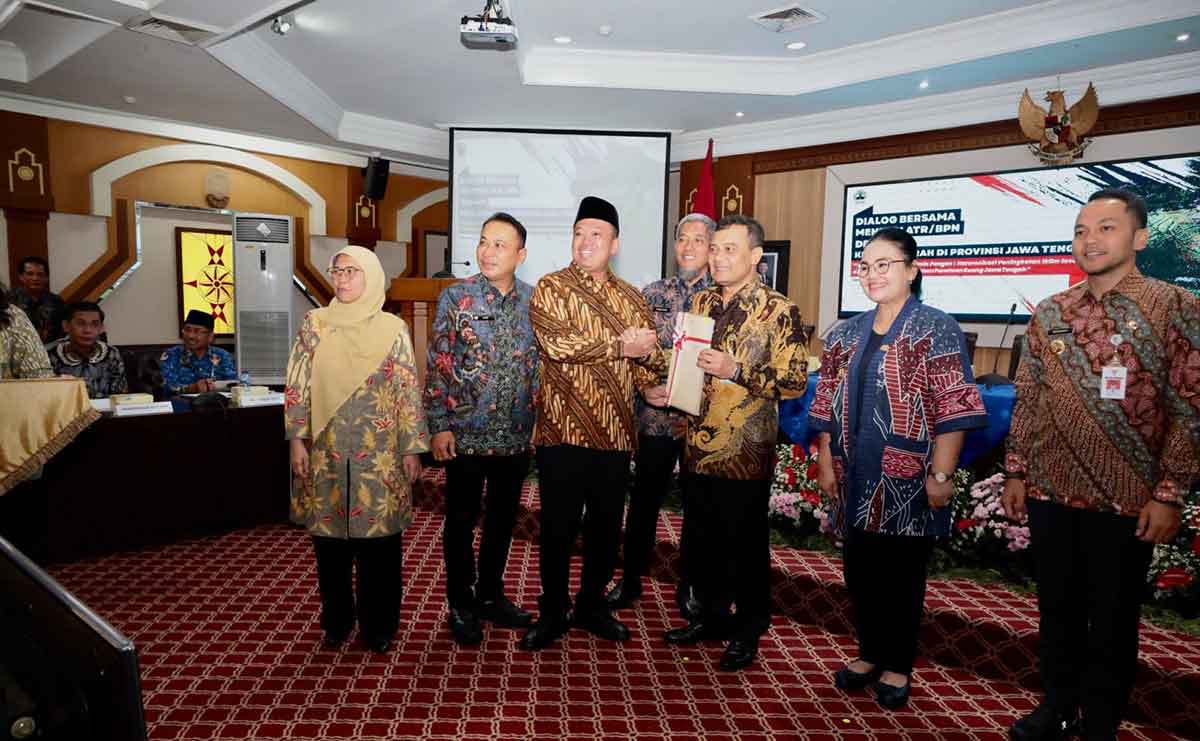 Amankan Aset Negara, Menteri ATR/BPN Serahkan Ratusan Sertifikat Tanah Aset Pemda se-Jawa Tengah