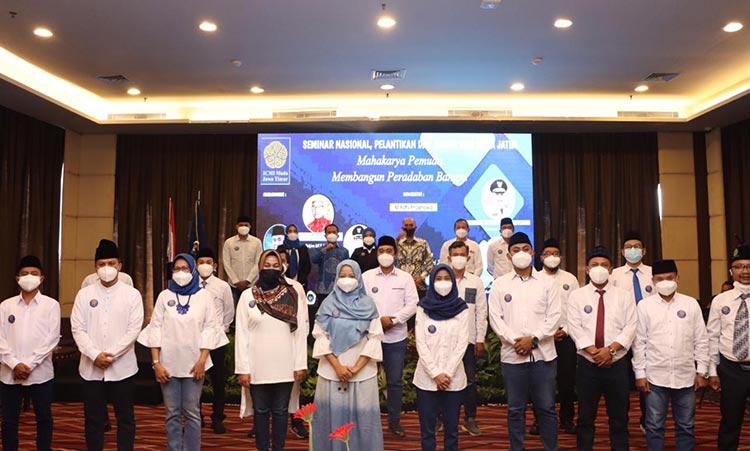Resmi Dilantik, Warek Unitomo Jadi Nahkoda Wanita Pertama ICMI Muda Jawa Timur