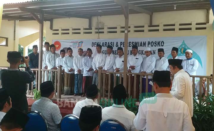 KH. Aizuddin Abdurrahman melantik Gus dan Santri se-Kabupaten Bangkalan sebagai pengurus Baguss Bersatu.