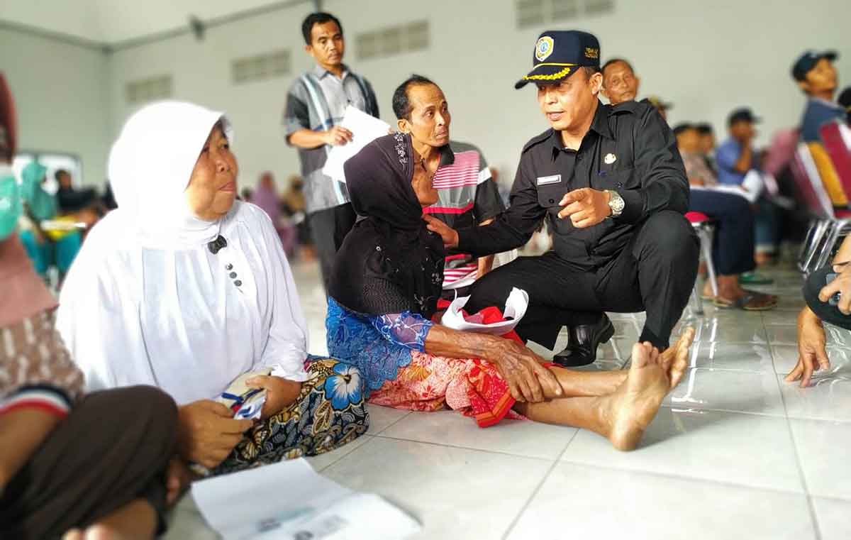 Ratusan KPM di Pakel Tulungagung Terima Bansos DBHCHT