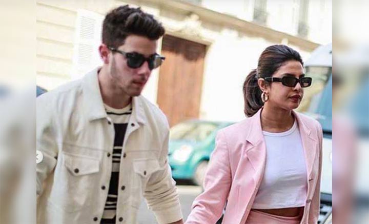 Priyanka Chopra dan Nick Jonas Pamer Kemesraan di Paris