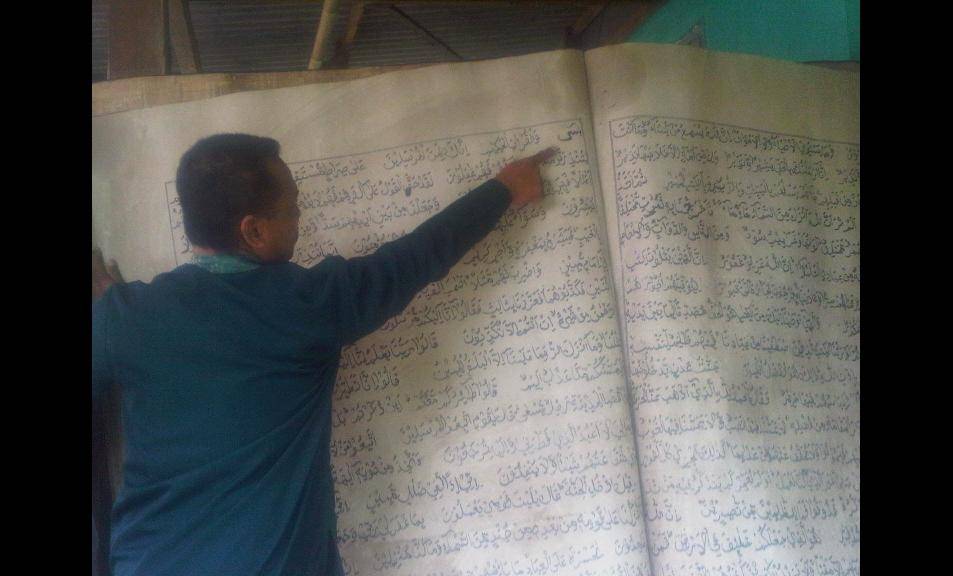 Al Qur'an Setinggi 2 Meter Datang Secara Tiba-tiba di Rumah Warga Sidoarjo