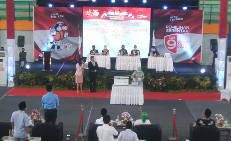 Suasana pengundian nomor urut pasangan calon bupati dan wakil bupati yang akan berlaga dalam Pemilihan Kepala Daerah (Pilkada) Lamongan.