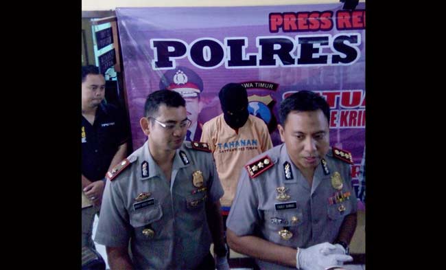 Ngaku Kapolres, Tawarkan Hp, Warga Tasikmadu Ditangkap Polisi