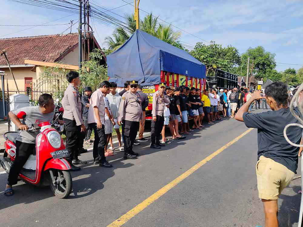 Aksi Tolak ODOL di Blitar Ricuh, Polisi Temukan Sajam, Miras hingga Sopir Positif Narkoba