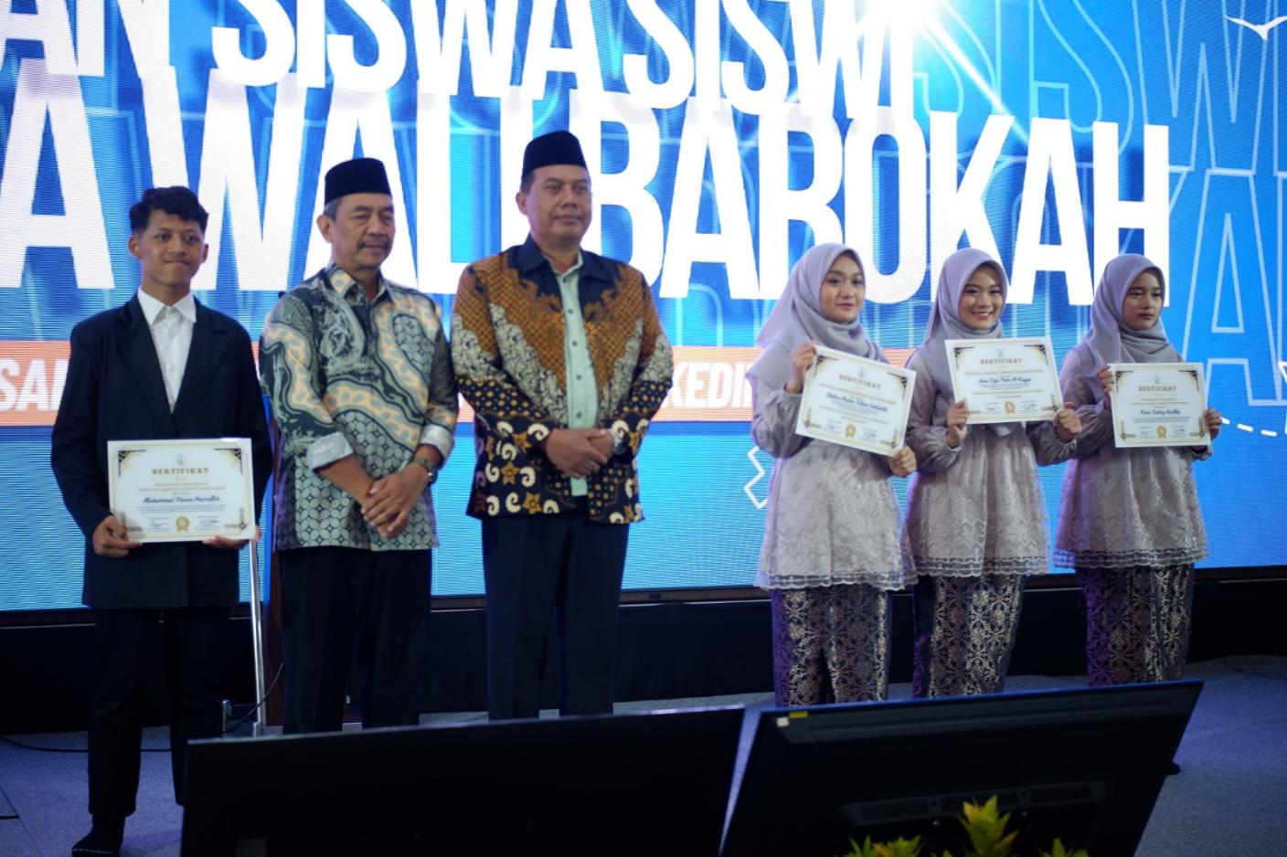 Lepas Santri Kelas 12 Angkatan Pertama PKPPS Ulya Wali Barokah, Ini Pesan Kepala Kemenag Kota Kediri