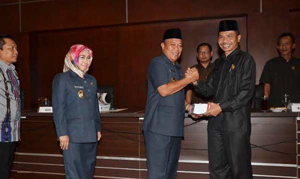 Bacakan LKPJ, Bupati Lamongan Sebut Banyak Program Lampaui Target