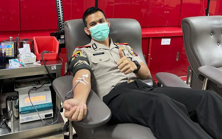 Lakukan Aksi Kemanusiaan, Mantan Kasat Lantas Polresta Sidoarjo dan Rekan Gelar Donor Darah