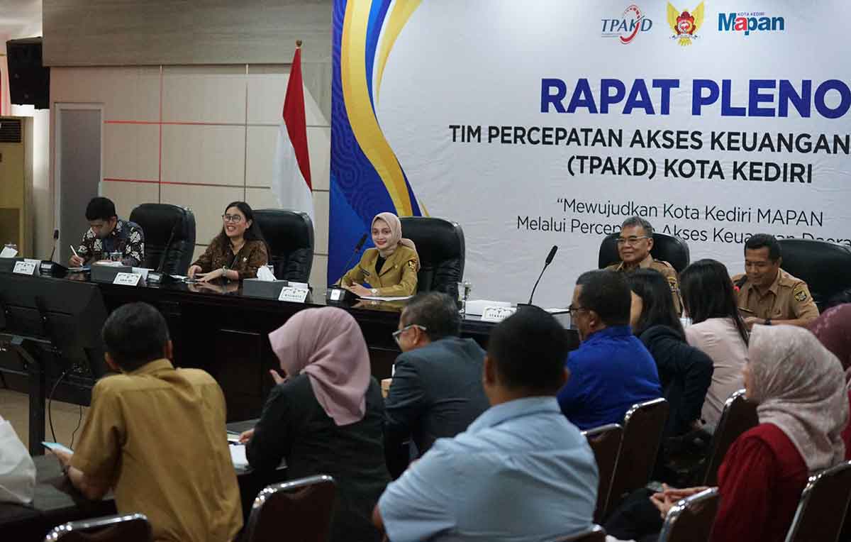 Wali Kota Kediri Beri Arahan Kebijakan Strategis TPAKD 2025