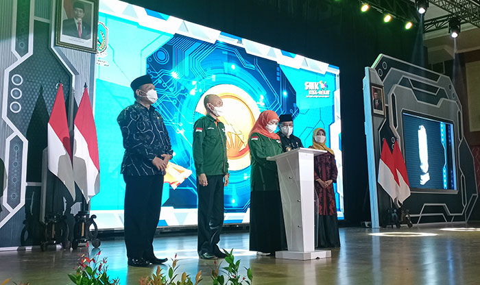 Gubernur Khofifah Buka LKS SMK di Gedung Kesenian Aryo Blitar