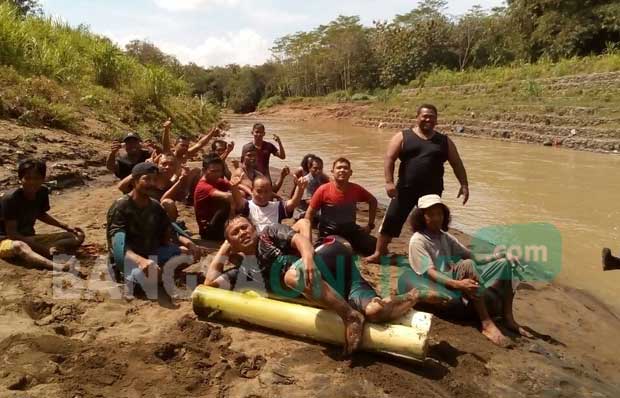 Korban Tenggelam Sungai Bagong Belum Ditemukan, Warga Terus Bantu Proses Pencarian