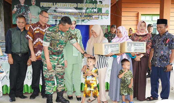 Danrem 084/BJ, Brigjen TNI Terry Tresna Purnama, saat meninjau penanganan stunting di Bangkalan.