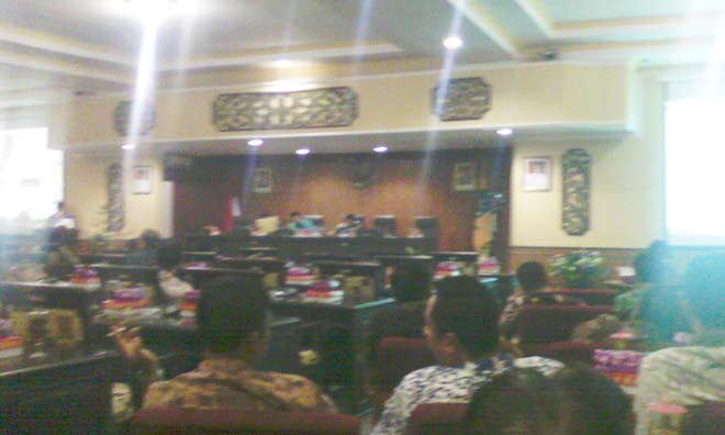 Suasana rapat paripura reses ke III DPRD Sumenep. foto: RAHMATULLAH/ BANGSAONLINE