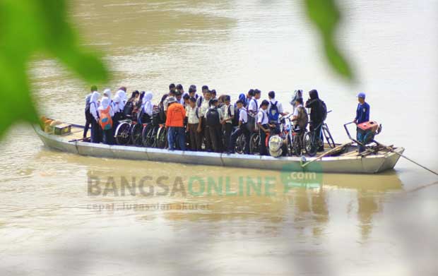 Puluhan Perahu Penyebrangan di Bengawan Solo Tak Penuhi Standar Keselamatan