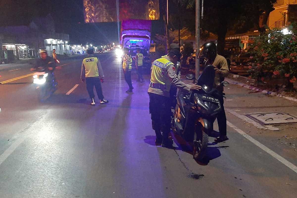 Antisipasi Gesekan saat Pengesahan Warga Baru PSHT, Polres Ngawi Lakukan Penyekatan di Perbatasan