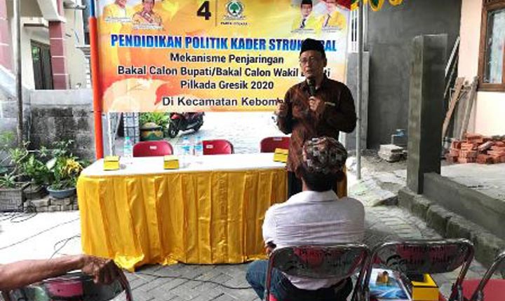 Ketua DPD Golkar Gresik Ahmad Nurhamin menyosialisasikan strategi menghadapi Pilbup Gresik. foto: SYUHUD/ BANGSAONLINE