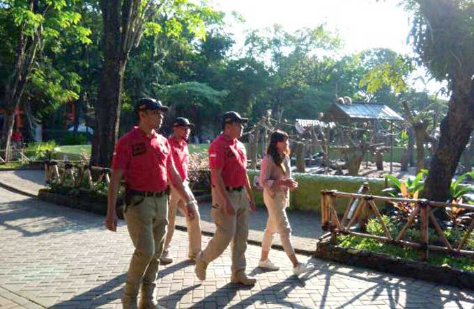 Tim Anti Bandit saat patroli di dalam KBS. foto: Abidin suarasurabaya.net