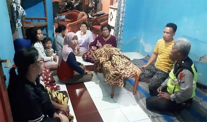 Korban saat disemayamkan di rumah duka.