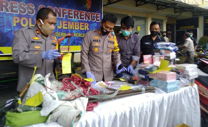 Komplotan Pencuri Spesialis Toko Retail Modern di Jember Dibekuk Polisi, Satu DPO