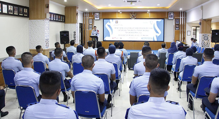 Suasana monitoring Latihan Kerja Bhumi Pura atau LATJAPURA di Aula Imigrasi Malang.