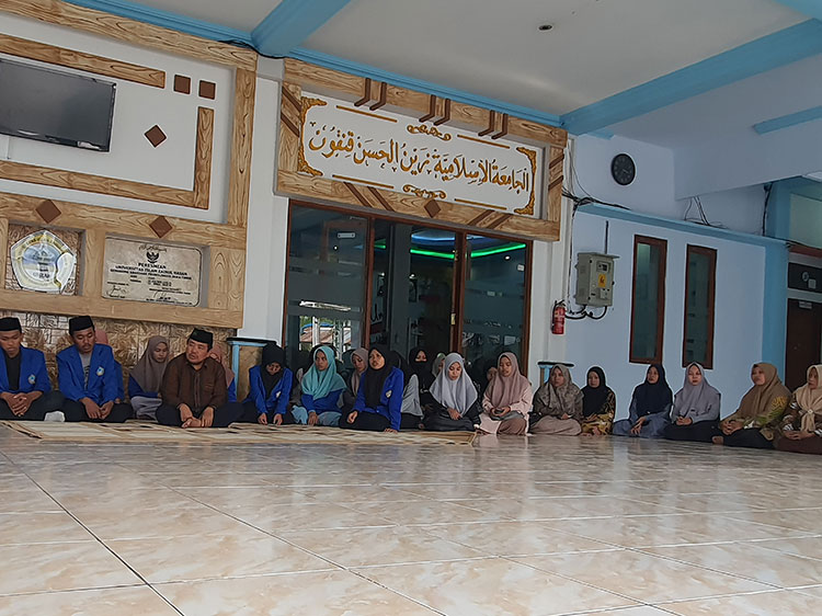 Ratusan Mahasiswa dan Rektor Unzah Genggong Probolinggo Gelar Doa Bersama Korban Tragedi Kanjuruhan