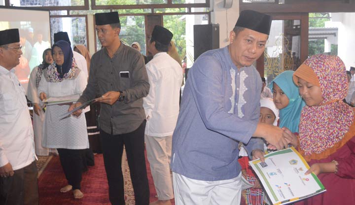 Bupati, Wabup, dan Sekda Gresik Santuni Ribuan Anak Yatim