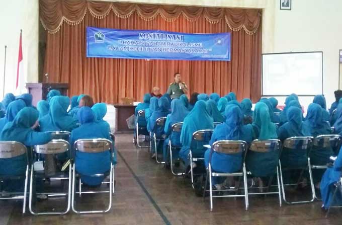 Ibu-Ibu PKK Kecamatan Klojen Diberi Wasbang tentang Bahaya Radikalisme
