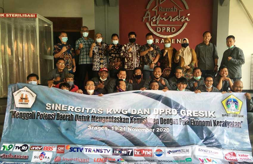 Ketua DPRD Gresik Moh. Abdul Qodir, bersama pimpinan beserta anggota komisi dan KWG saat studi banding di Kabupaten Sragen. foto: SYUHUD/ BANGSAONLINE