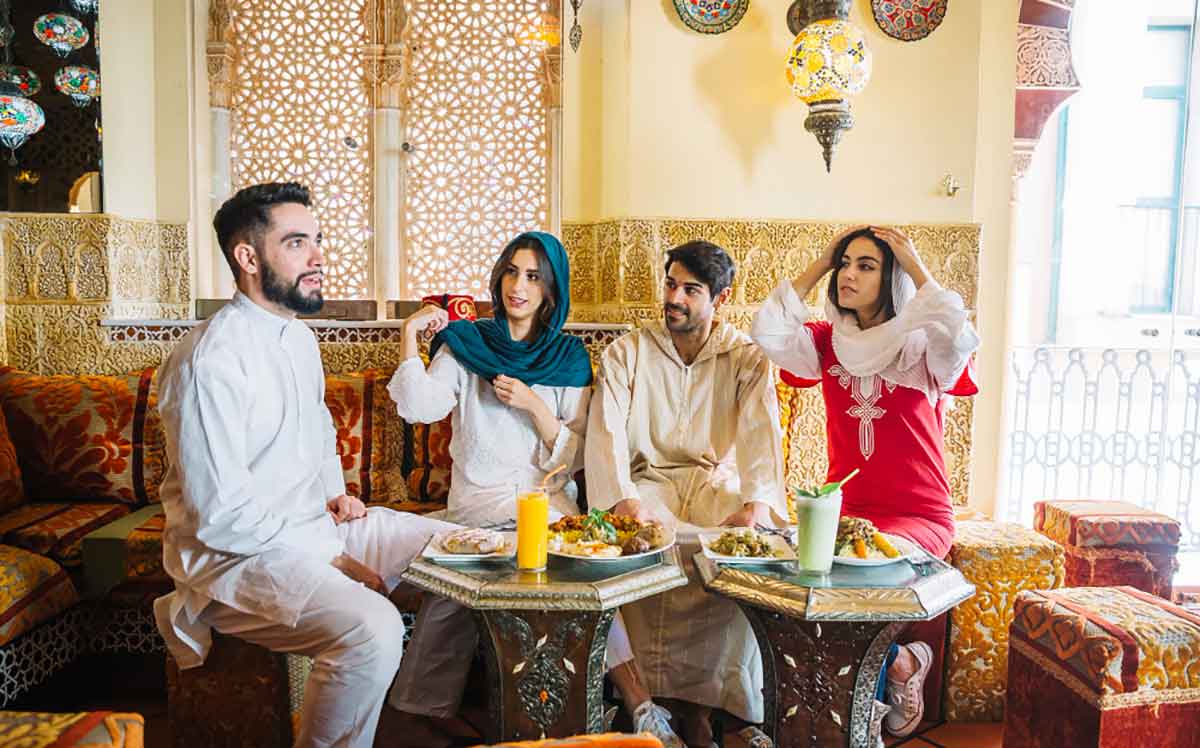 Jangan Dilakukan! 7 Kesalahan saat Bertamu di Hari Lebaran