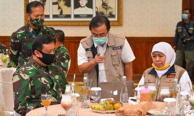 Gubernur Khofifah Dampingi Pangkogabwilhan II Tinjau RS Lapangan Covid-19