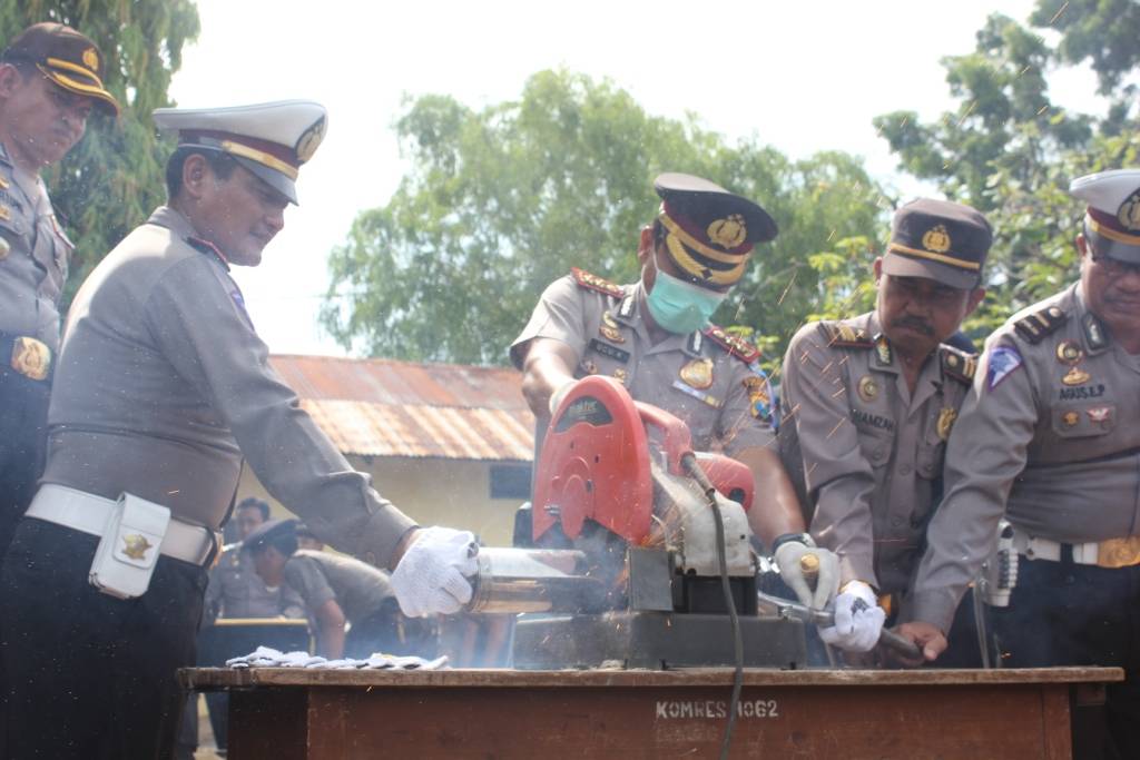 Hasil Operasi Cipkon, Polres Tuban Musnahkan Knalpot Brong