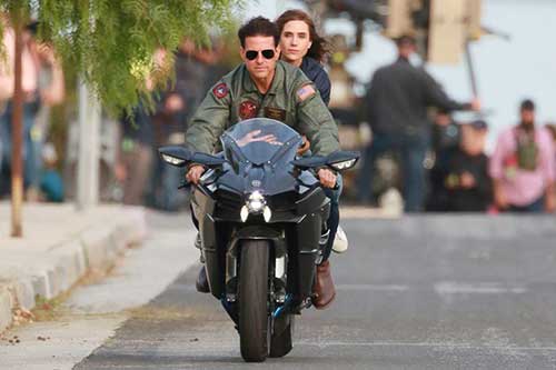 Bintangi Top Gun: Maverick, Tom Cruise Hadirkan Adegan Naik Motor yang Jadi Ikon