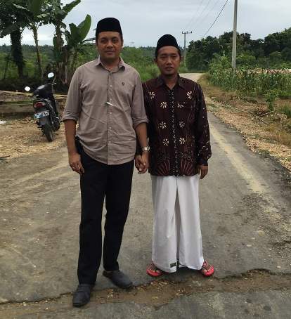 Firman Syah Ali (kiri) dan Wakil Bupati Pamekasan almarhum H Raja'e (kanan). foto: ist.