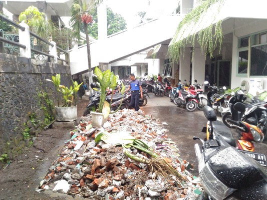Buangan Bongkaran BKD Dikeluhkan Segelintir ASN Pemkot Malang