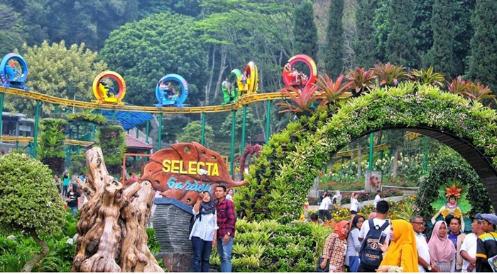 Taman Rekreasi Selecta Kota Batu.