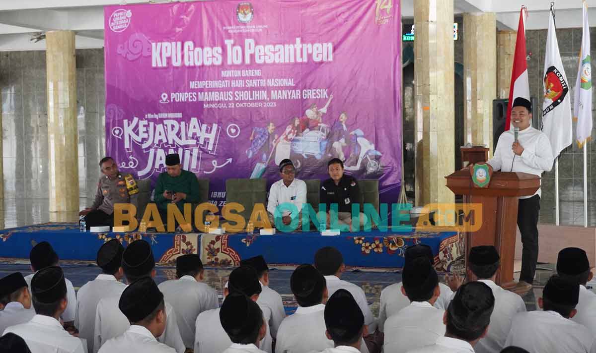 HSN 2023, KPU Gresik Nobar Film Kejarlah Janji dengan Santri Mambaus Sholihin