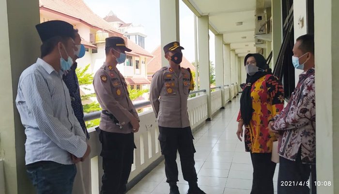 Kapolres Bangkalan AKBP Didik Haryanto turut memantau pelaksanaan uji kompetensi bakal calon kepala desa.